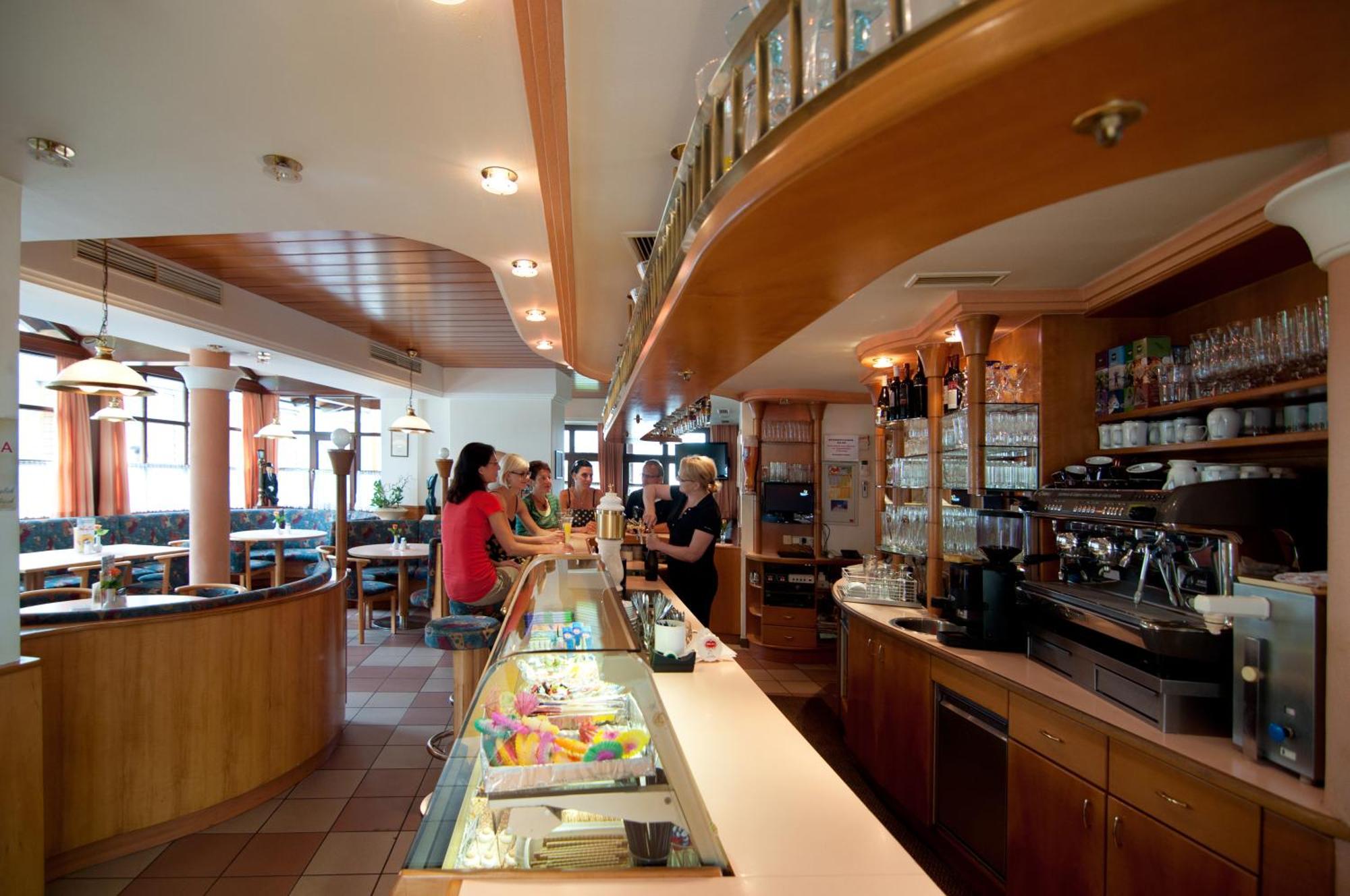 Restaurant - Cafe - Pension Hassler Берг  Экстерьер фото