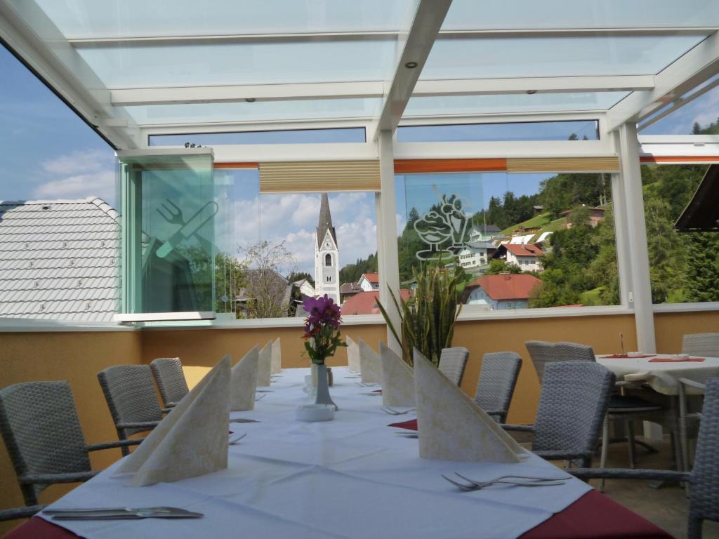 Restaurant - Cafe - Pension Hassler Берг  Экстерьер фото